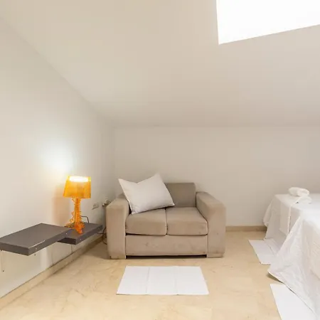 Апартаменты New Penthouse Gr3- Flat In Center With Cozy Terrace